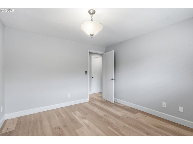 21 Ne BRYANT St, Portland, OR 97211