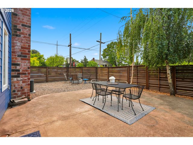 21 Ne BRYANT St, Portland, OR 97211