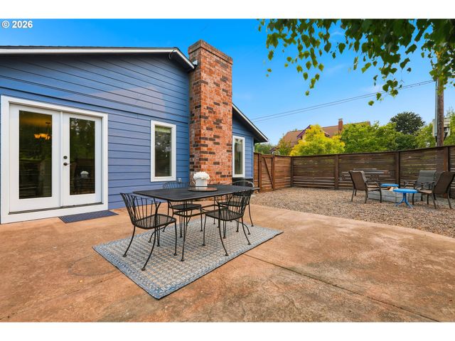 21 Ne BRYANT St, Portland, OR 97211