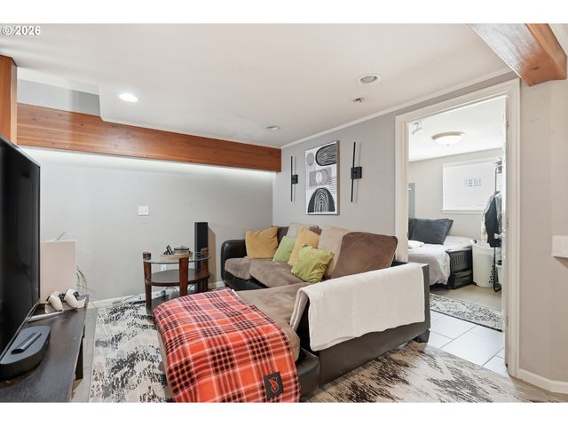 21 Ne BRYANT St, Portland, OR 97211