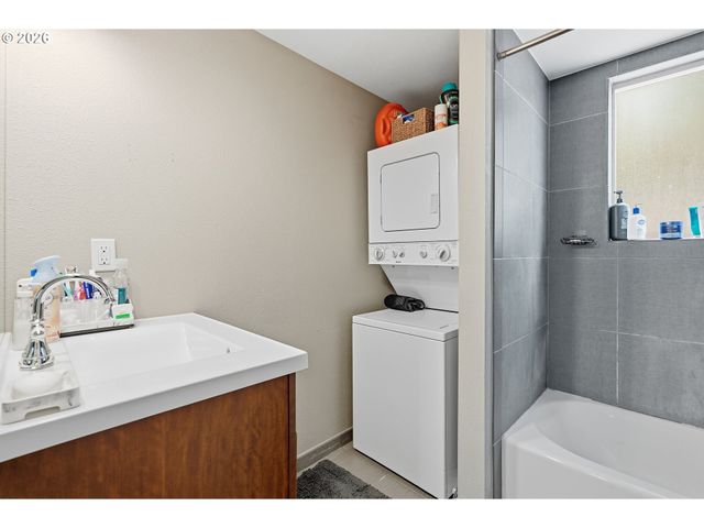 21 Ne BRYANT St, Portland, OR 97211