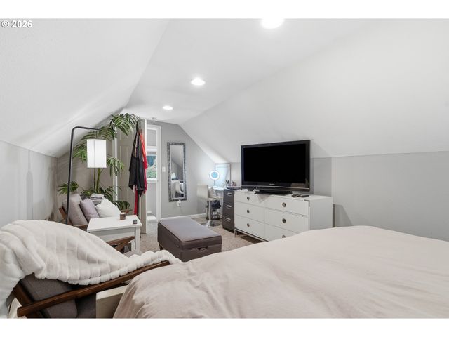 21 Ne BRYANT St, Portland, OR 97211