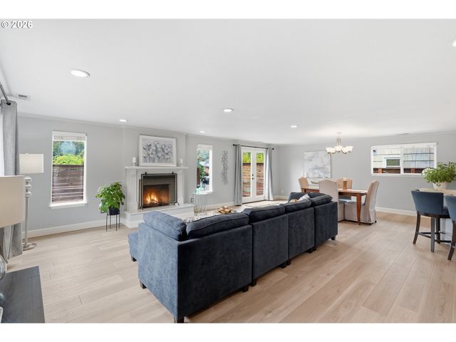 21 Ne BRYANT St, Portland, OR 97211