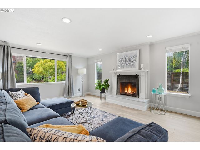 21 Ne BRYANT St, Portland, OR 97211