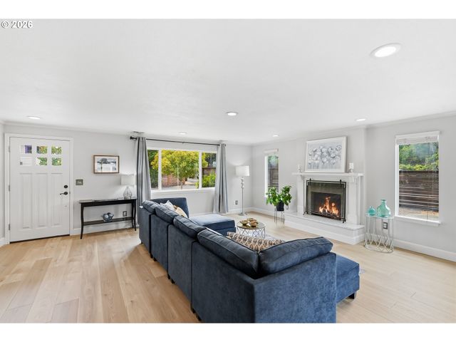 21 Ne BRYANT St, Portland, OR 97211