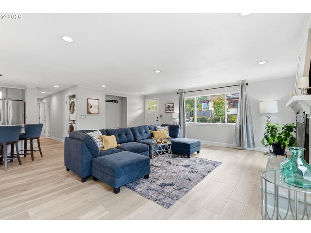 21 Ne BRYANT St, Portland, OR 97211