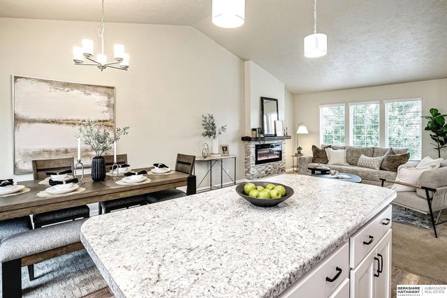 7811 N 82nd Avenue, Omaha, NE 68122