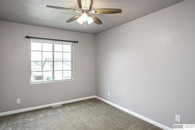 7811 N 82nd Avenue, Omaha, NE 68122