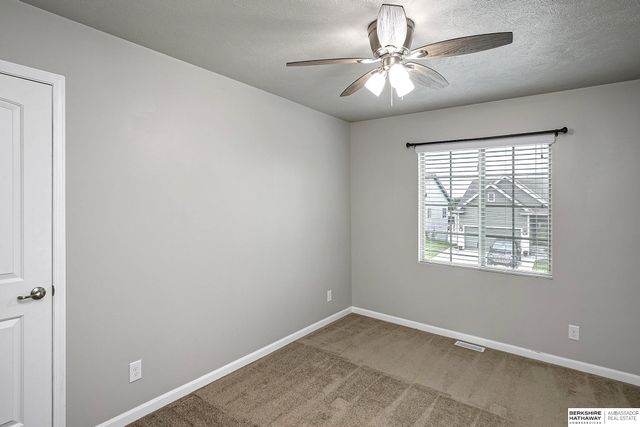 7811 N 82nd Avenue, Omaha, NE 68122