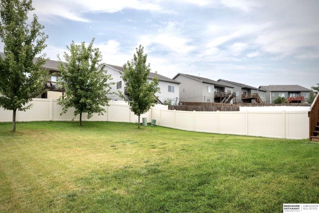 7811 N 82nd Avenue, Omaha, NE 68122