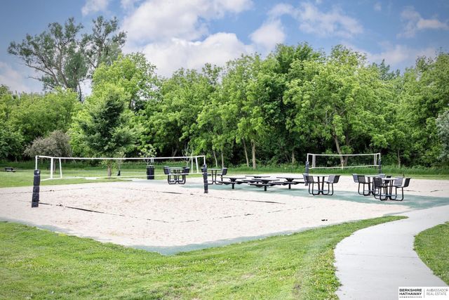 7811 N 82nd Avenue, Omaha, NE 68122