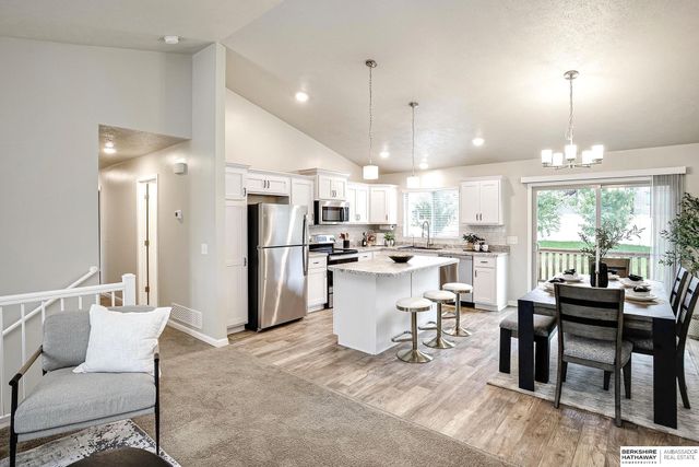 7811 N 82nd Avenue, Omaha, NE 68122