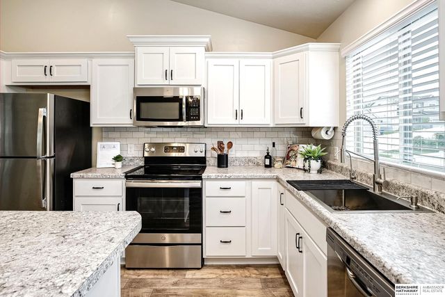 7811 N 82nd Avenue, Omaha, NE 68122
