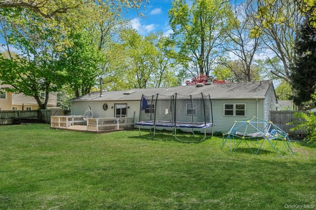 5 Oakwood Avenue, Port Jefferson Station, NY 11776