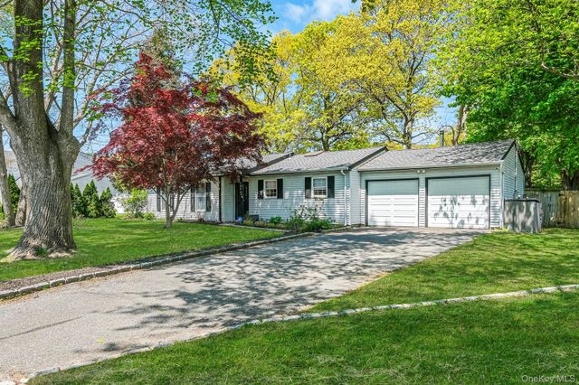 5 Oakwood Avenue, Port Jefferson Station, NY 11776
