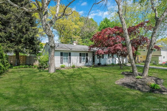 5 Oakwood Avenue, Port Jefferson Station, NY 11776