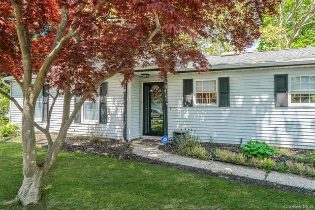 5 Oakwood Avenue, Port Jefferson Station, NY 11776
