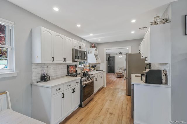 5 Oakwood Avenue, Port Jefferson Station, NY 11776
