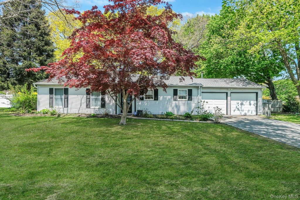 5 Oakwood Avenue, Port Jefferson Station, NY 11776