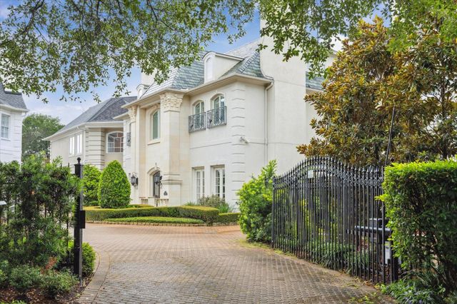 33 W Oak Drive, Houston, TX 77056