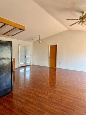 525 Cosart, Exeter, CA 93221