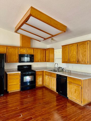 525 Cosart, Exeter, CA 93221