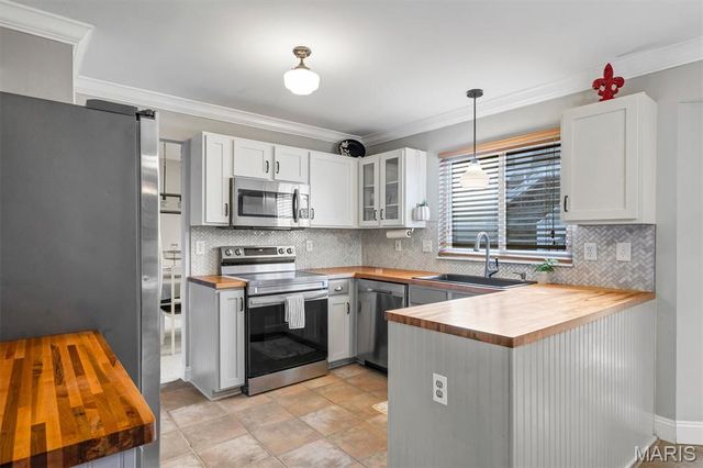 15 Rockwood Place Court, Eureka, MO 63025