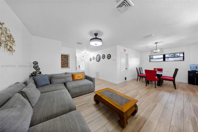 911 N Park Rd, Hollywood, FL 33021