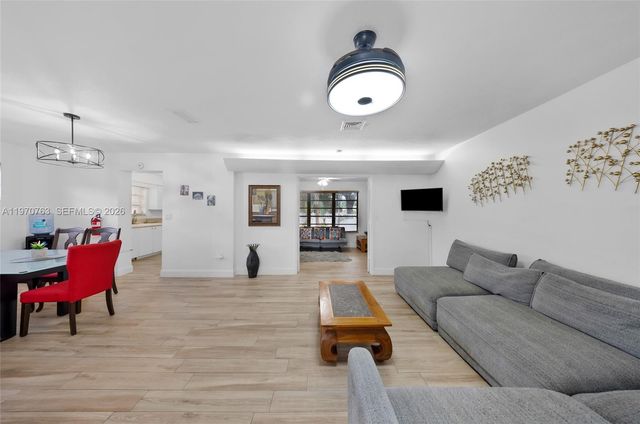 911 N Park Rd, Hollywood, FL 33021