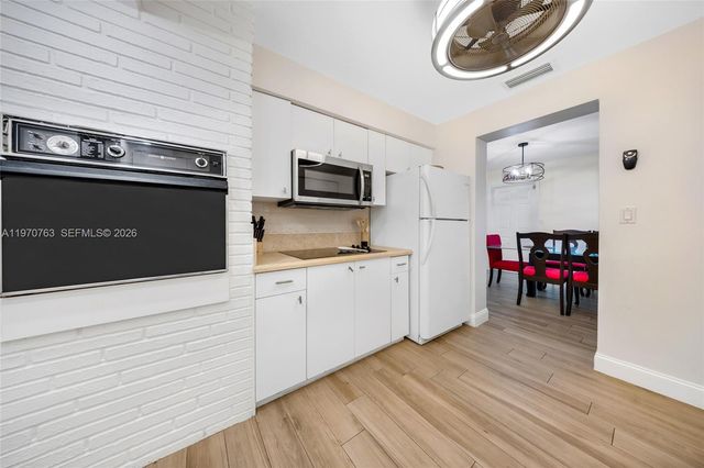 911 N Park Rd, Hollywood, FL 33021