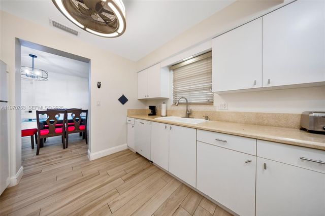 911 N Park Rd, Hollywood, FL 33021