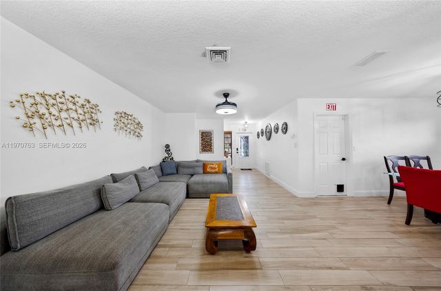 911 N Park Rd, Hollywood, FL 33021