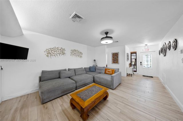 911 N Park Rd, Hollywood, FL 33021