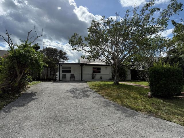 130 NE 3rd Avenue, Boynton Beach, FL 33435