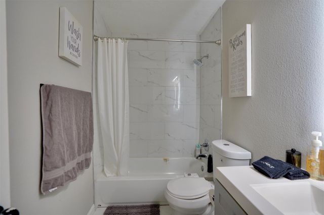 4010 Oak Terrace Court, Houston, TX 77082