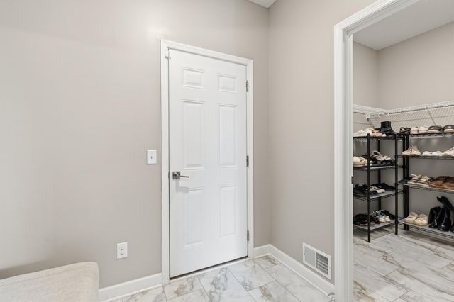 20481 Ginger Court, Lakeville, MN 55044