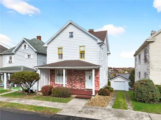 52 W Vine St, Mt Pleasant Boro, PA 15666