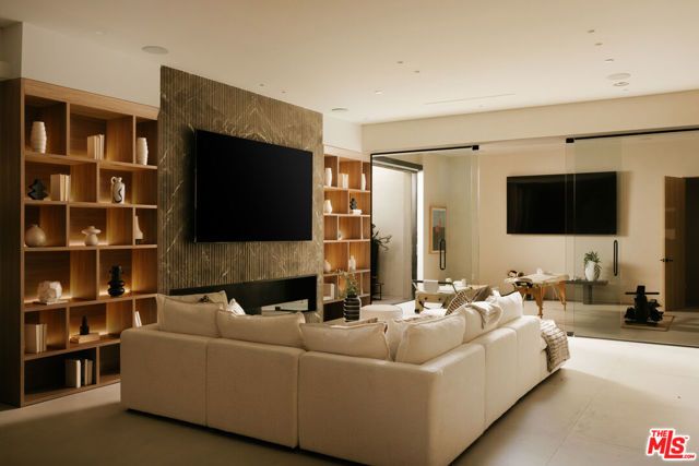528 Marguerita Avenue, Santa Monica, CA 90402