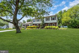 4 DENNISON PL, Plainsboro, NJ 08536