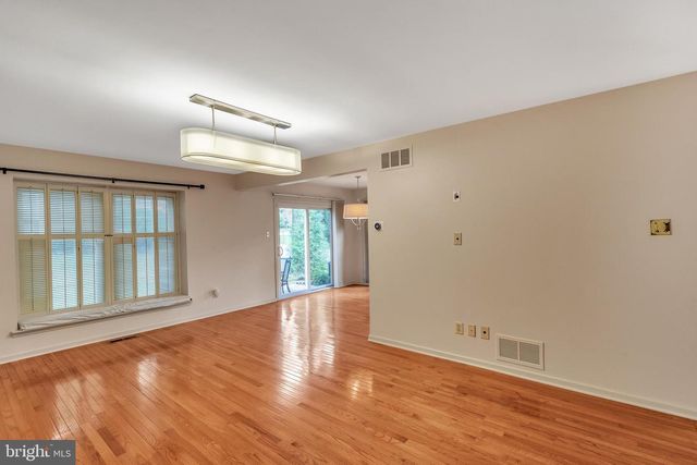 48 STONEHURST CT, Chesterbrook, PA 19087