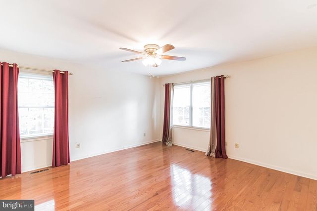 48 STONEHURST CT, Chesterbrook, PA 19087