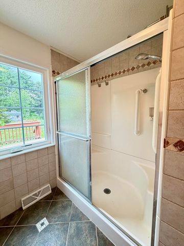 142 Yarmouth St, Longmeadow, MA 01106