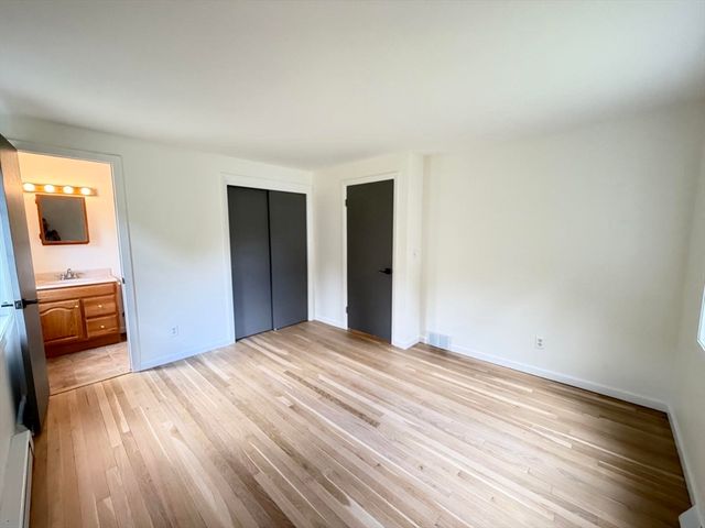 142 Yarmouth St, Longmeadow, MA 01106
