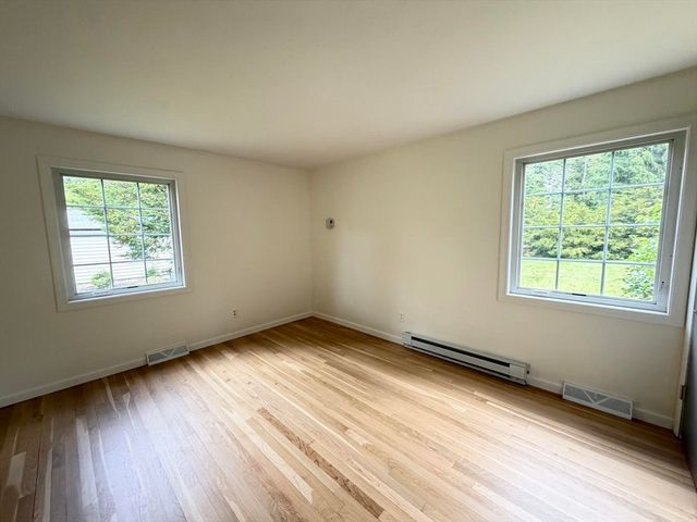142 Yarmouth St, Longmeadow, MA 01106