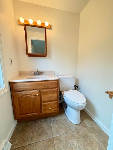 142 Yarmouth St, Longmeadow, MA 01106