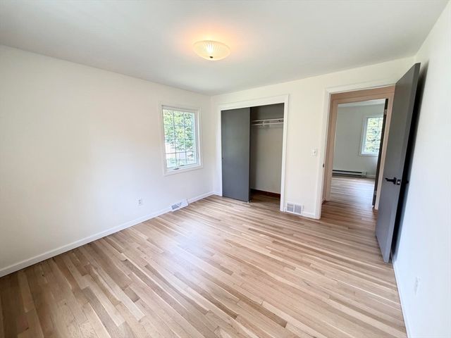 142 Yarmouth St, Longmeadow, MA 01106