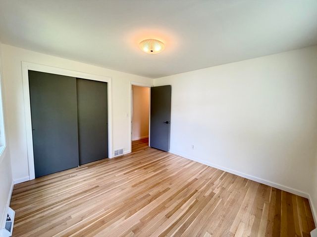 142 Yarmouth St, Longmeadow, MA 01106