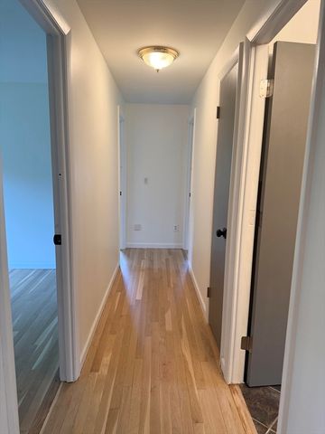 142 Yarmouth St, Longmeadow, MA 01106