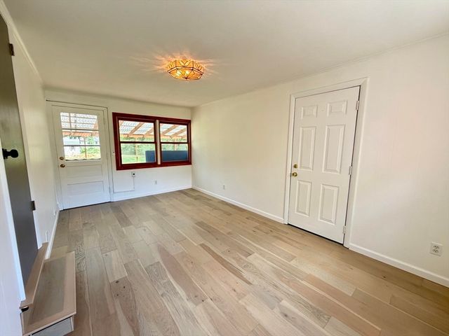 142 Yarmouth St, Longmeadow, MA 01106