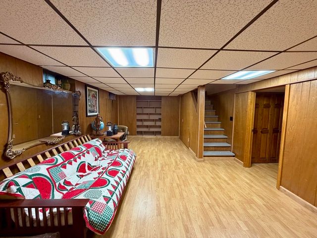 142 Yarmouth St, Longmeadow, MA 01106
